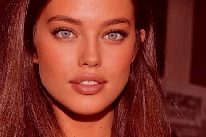 Mia, 21, a brunette grey-eyed mediterranean companion based in Peridot. Offering Erotic Massage, Girlfriend Experience, OWO, Dinner Date, Deep French Kissing...