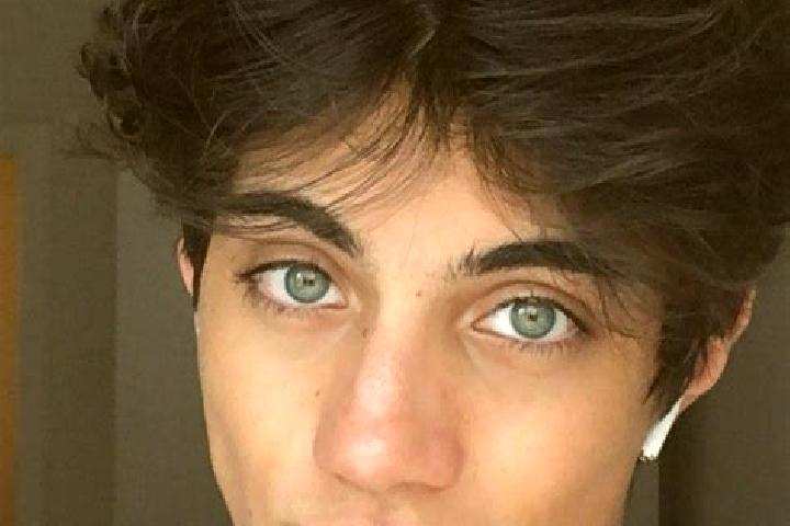 Mia, 21, a chestnut dark-eyed caucasian companion based in Santo Antonio dos Lopes. Offering Striptease. Available for incall and outcall, overnight bookings...