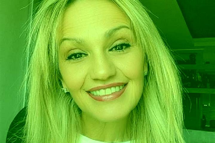 Mia, 21 — Escort in Auffreville-Brasseuil, France