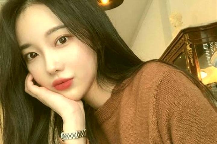 Mia, 21 — Escort in Baishun, China