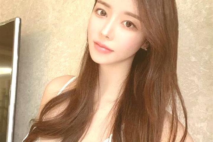 Mia, 21 — Escort in Dalianwan, China