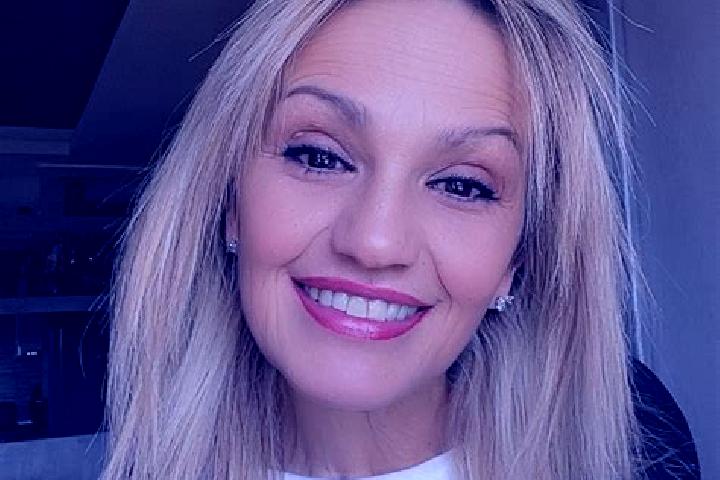 Mia, 21 — Escort in Ghimes, Romania
