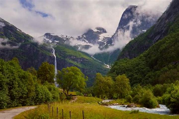 Mia, 21 — Escort in Lorenfallet, Norway