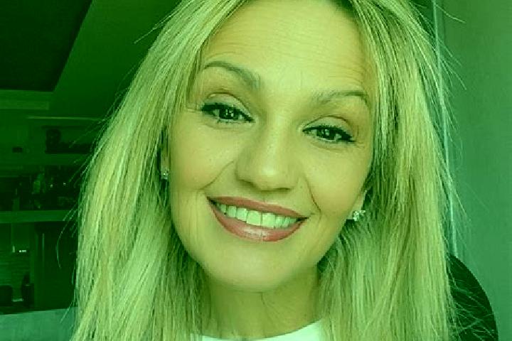 Mia, 21 — Escort in Oberostendorf, Germany