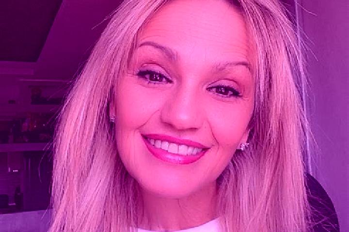 Mia, 21 — Escort in Voineasa, Romania