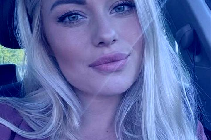 Mia, 22, a blonde hazel-eyed middle eastern companion based in Valladolid. Offering Massage, Deep French Kissing, Erotic Massage, Duos, GFE. Available for in...