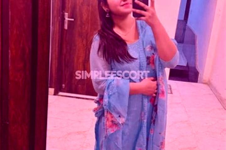 Mia, 22 — Escort in Kalol, India