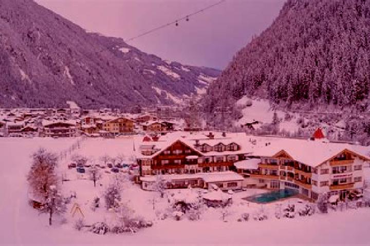 Mia, 22 — Escort in Mayrhofen, Austria