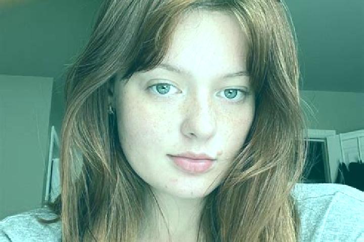 Mia, 23, a auburn amber-eyed mixed companion based in El Tule. Offering A-Level, Fetish, Duos, Erotic Massage. Available for incall and outcall, overnight bo...