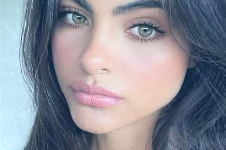 Mia, 23, a brunette green-eyed middle eastern companion based in Puerto del Salitre. Offering Party Girl, Duos, Girlfriend Experience. Available for incall a...