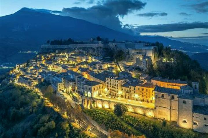 Mia, 23 — Escort in Alanno, Italy