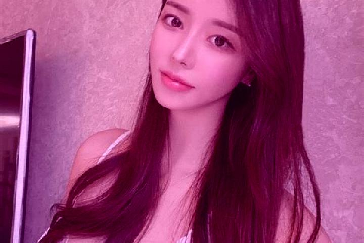 Mia, 23 — Escort in Pankeng, China