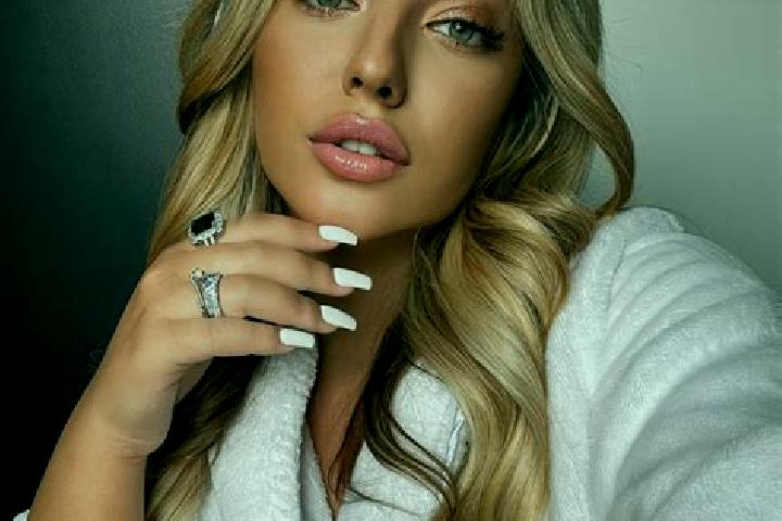 Mia, 23 — Escort in Prstice, Czech Republic
