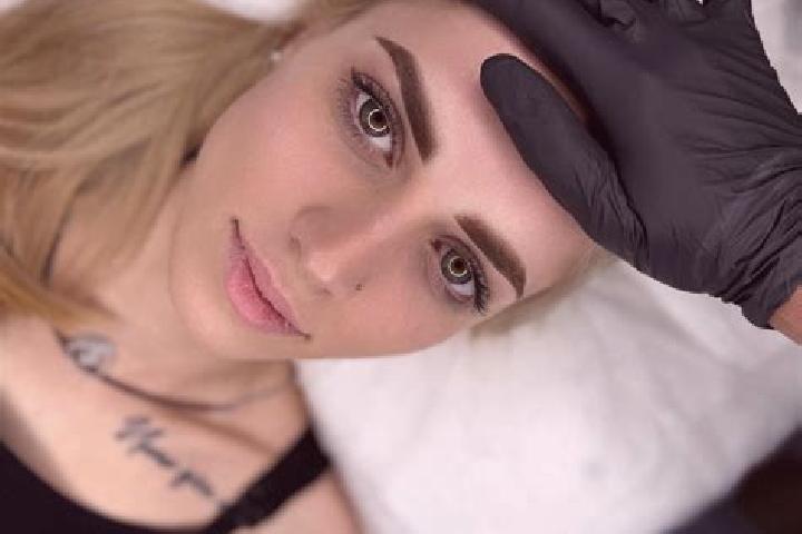 Mia, 23 — Escort in Tlustice, Czech Republic