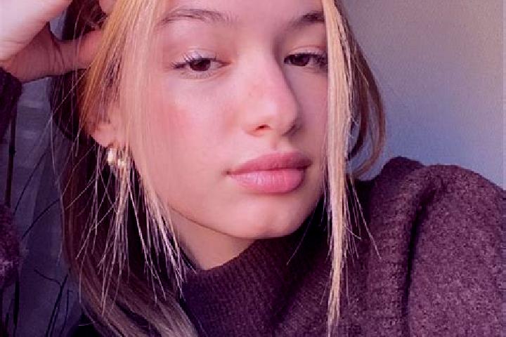 Mia, 24, a blonde brown-eyed middle eastern companion based in Dadengzhuang. Offering Striptease, Deep French Kissing, Couples. Available for incall and outc...
