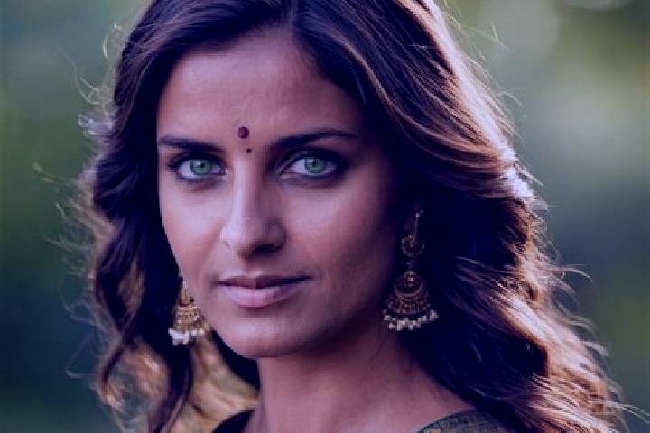 Mia, 24, a brunette green-eyed indian companion based in Haussommern. Offering Domination, Roleplay, Massage. Available for incall and outcall, day and eveni...