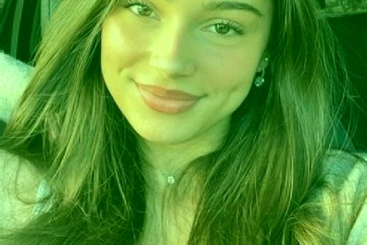 Mia, 24, a chestnut hazel-eyed caribbean companion based in Macesu de Sus. Offering Massage, Prostate Massage, Overnight. Available for incall and outcall, d...