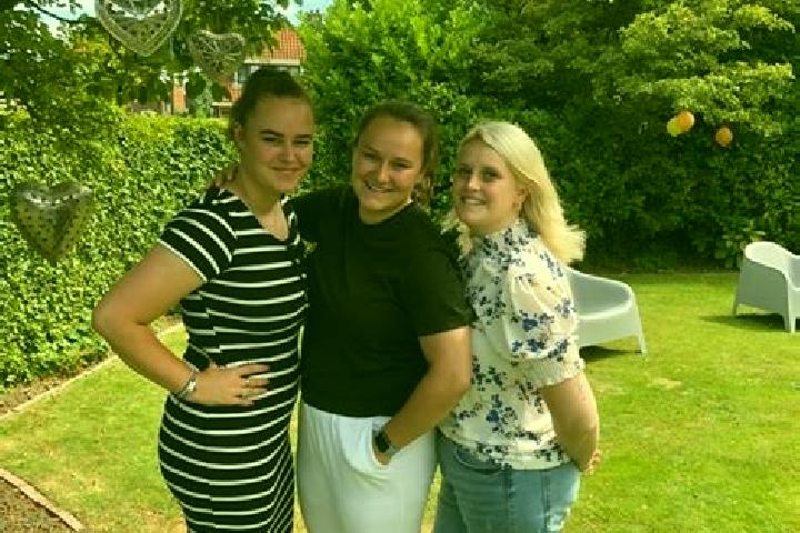 Mia, 24 — Escort in Menaam, Netherlands