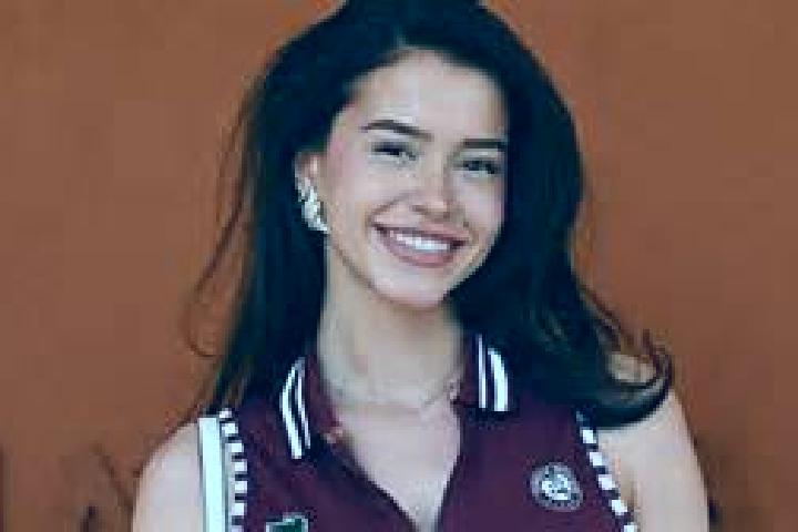 Mia, 24 — Escort in Saint-Sandoux, France