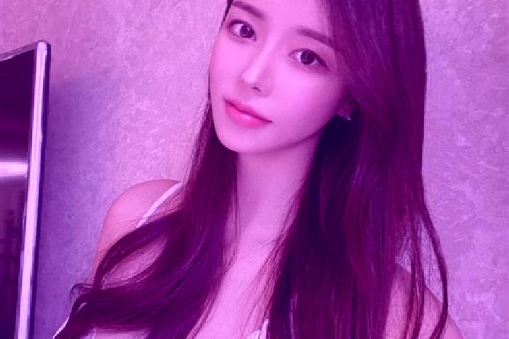 Mia, 24 — Escort in Wenlou, China