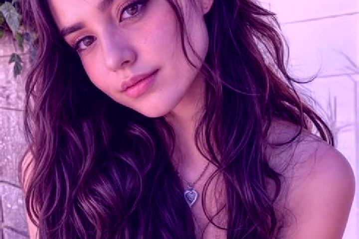 Mia, 25, a auburn amber-eyed caribbean companion based in Obata. Offering Couples, A-Level, Girlfriend Experience. Available for incall and outcall, day and ...