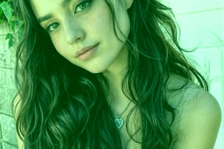 Mia, 25, a auburn brown-eyed middle eastern companion based in Nanzamu. Offering Massage, OWO, Fetish. Available for incall and outcall, overnight bookings a...