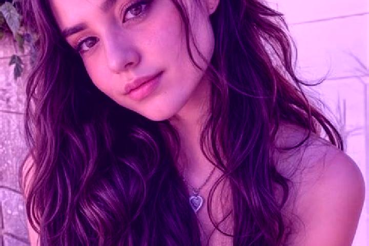 Mia, 25, a brunette brown-eyed caribbean companion based in Botad. Offering Striptease, Deep French Kissing, Girlfriend Experience, Party Girl. Available for...