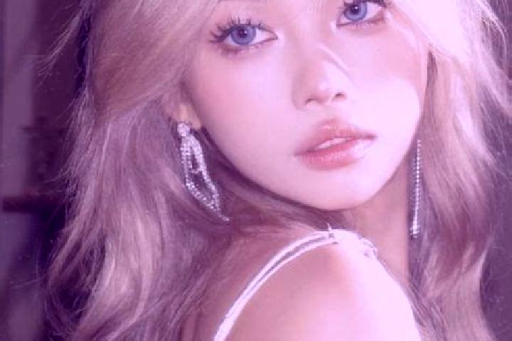 Mia, 25, a platinum blonde hazel-eyed asian companion based in Racovita. Offering A-Level, Duos, OWO. Available for incall and outcall, day and evening dates.