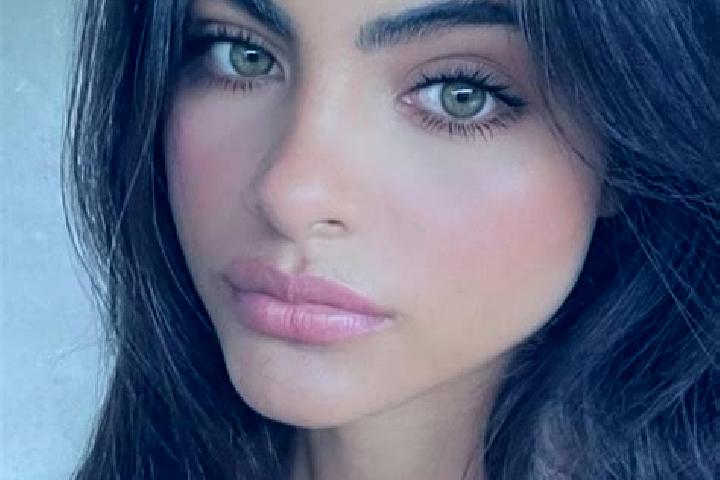 Mia, 25, a red dark-eyed indian companion based in Domat. Offering GFE, Prostate Massage, Girlfriend Experience. Available for incall and outcall, day and ev...