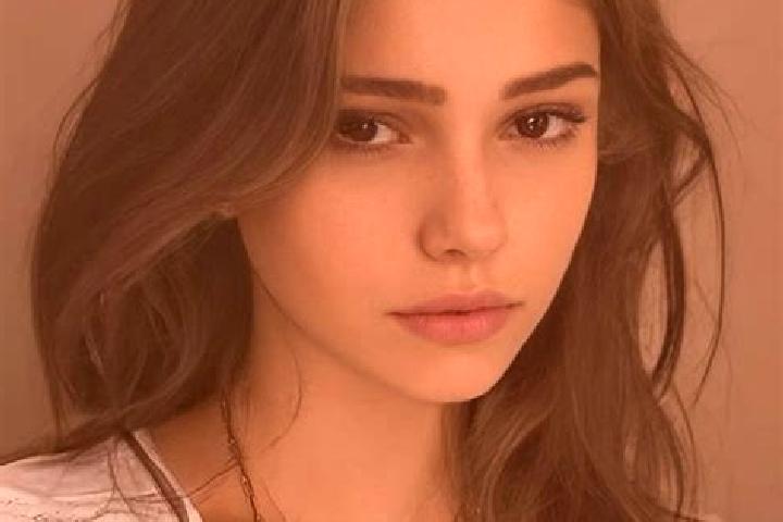 Mia, 25, a red grey-eyed slavic companion based in Castroviejo. Offering Roleplay, BDSM, 69. Available for incall and outcall, overnight bookings available.