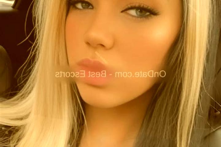 Mia, 25 — Escort in Beaverton, United States