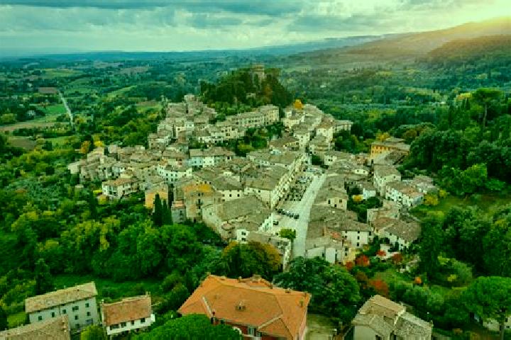 Mia, 25 — Escort in Cetona, Italy