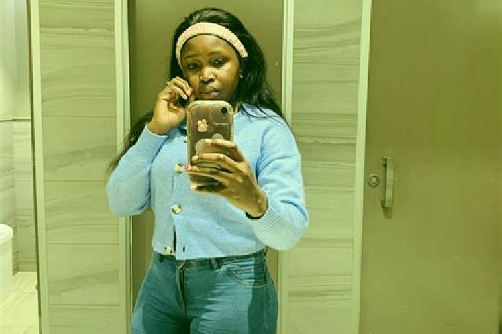 Mia, 25 — Escort in Ha-Mavhunga, South Africa
