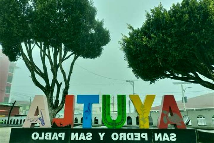 Mia, 25 — Escort in San Pedro y San Pablo Ayutla, Mexico