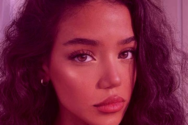 Mia, 26, a black brown-eyed mediterranean companion based in Rio Chico. Offering Erotic Massage, Duos, GFE. Available for incall and outcall, day and evening...
