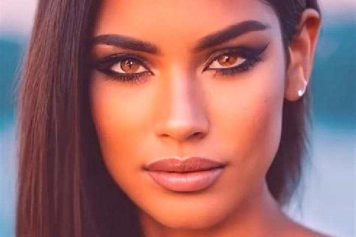 Mia, 26, a chestnut amber-eyed latina companion based in Beach Park. Offering Striptease, Overnight, Dinner Date. Available for incall and outcall, day and e...
