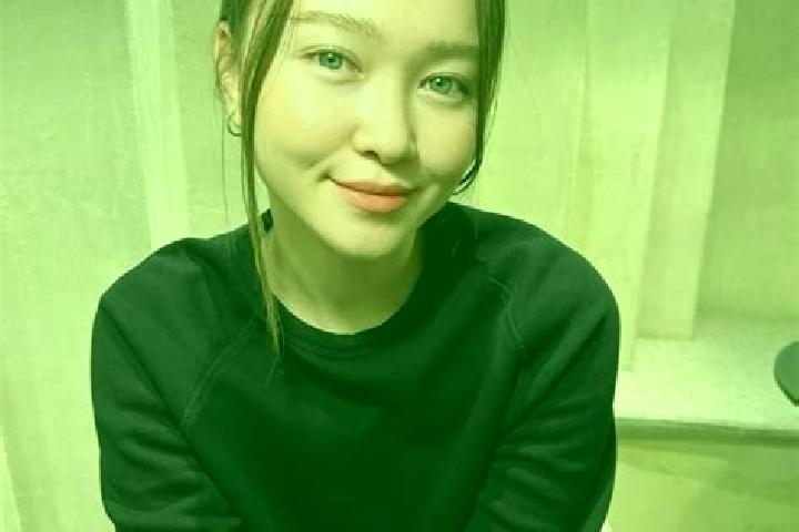 Mia, 26, a red blue-eyed asian companion based in Neoi Epivates. Offering Striptease, BDSM, OWO, Prostate Massage. Available for incall and outcall, overnigh...