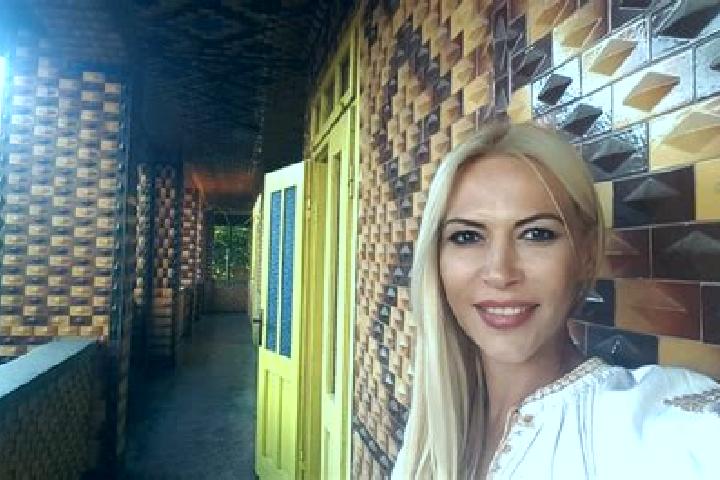 Mia, 26 — Escort in Feldru, Romania