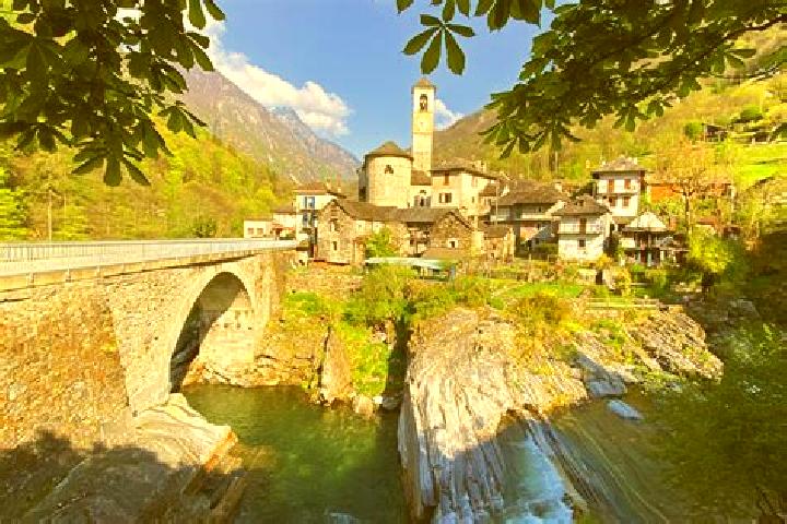 Mia, 26 — Escort in Lavertezzo, Switzerland
