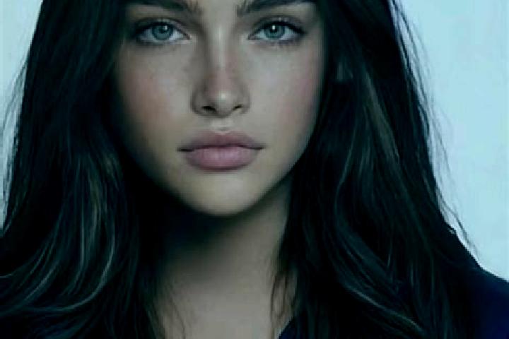 Mia, 27, a brunette blue-eyed mediterranean companion based in Constantinesti. Offering Party Girl, Overnight, Erotic Massage. Available for incall and outca...