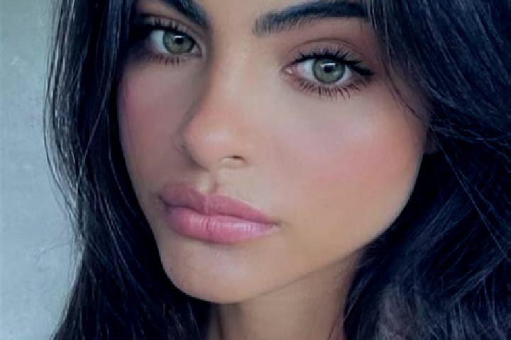 Mia, 27, a brunette dark-eyed indian companion based in Trujillo. Offering Dinner Date, Travel Companion, Couples, GFE. Available for incall and outcall, day...