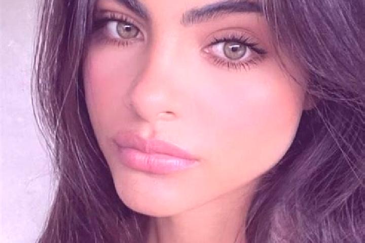 Mia, 27, a brunette green-eyed european companion based in Falze-Signoressa. Offering Massage, Erotic Massage, Prostate Massage, CIM. Available for incall an...