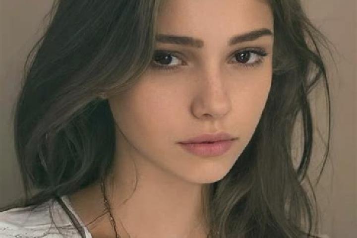 Mia, 27, a chestnut grey-eyed slavic companion based in Zevergem. Offering 69, BDSM, OWO. Available for incall and outcall, overnight bookings available.