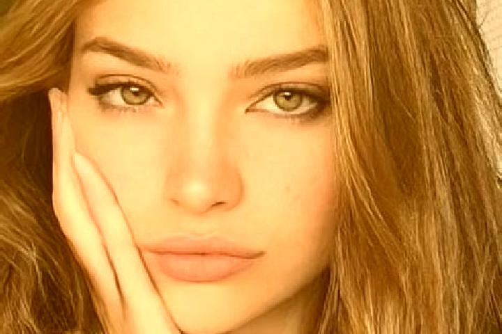 Mia, 27, a dark blonde hazel-eyed latina companion based in Quipot. Offering Roleplay, OWO, Overnight. Available for incall and outcall, day and evening dates.