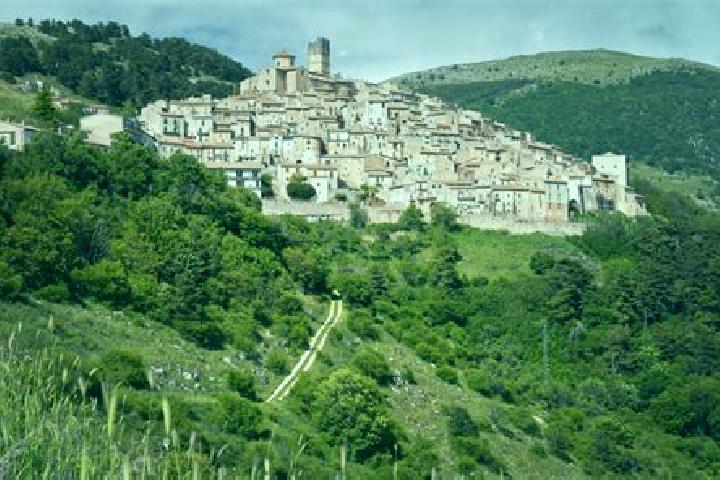 Mia, 27 — Escort in Carapelle Calvisio, Italy