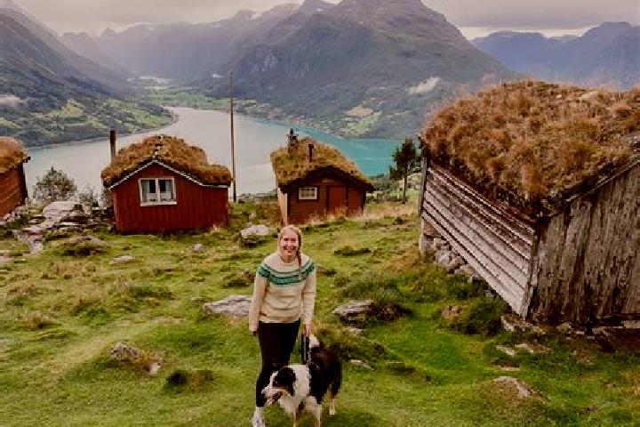 Mia, 27 — Escort in Leirsund, Norway