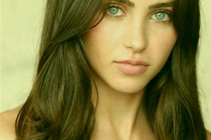 Mia, 28, a auburn brown-eyed mediterranean companion based in Cosnea. Offering Massage, Duos. Available for incall and outcall, day and evening dates.