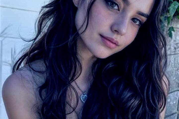 Mia, 28, a auburn dark-eyed middle eastern companion based in Koningbelo. Offering Overnight, Girlfriend Experience, Party Girl, Domination. Available for in...