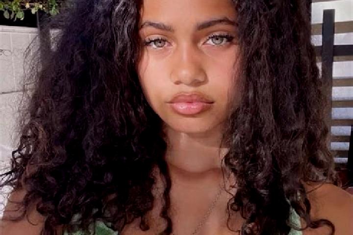 Mia, 28, a red green-eyed mixed companion based in Vrasene. Offering Striptease, Couples, Deep French Kissing, Fetish. Available for incall and outcall, over...