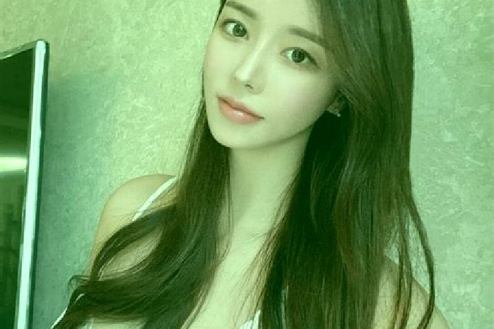 Mia, 28 — Escort in Beishidian, China